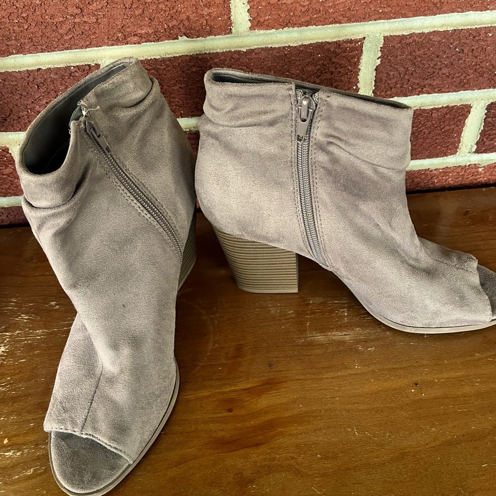 Women’s open toe boots